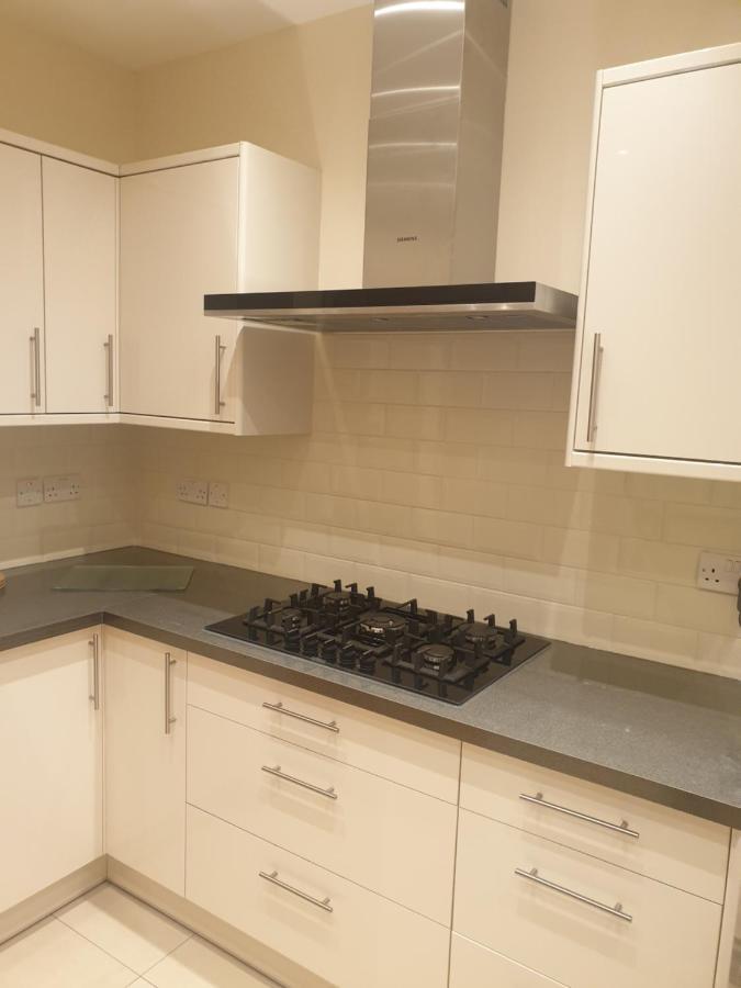 London Luxury Apartments 4 Min Walk From Ilford Station, With Free Parking Free Wifi Экстерьер фото