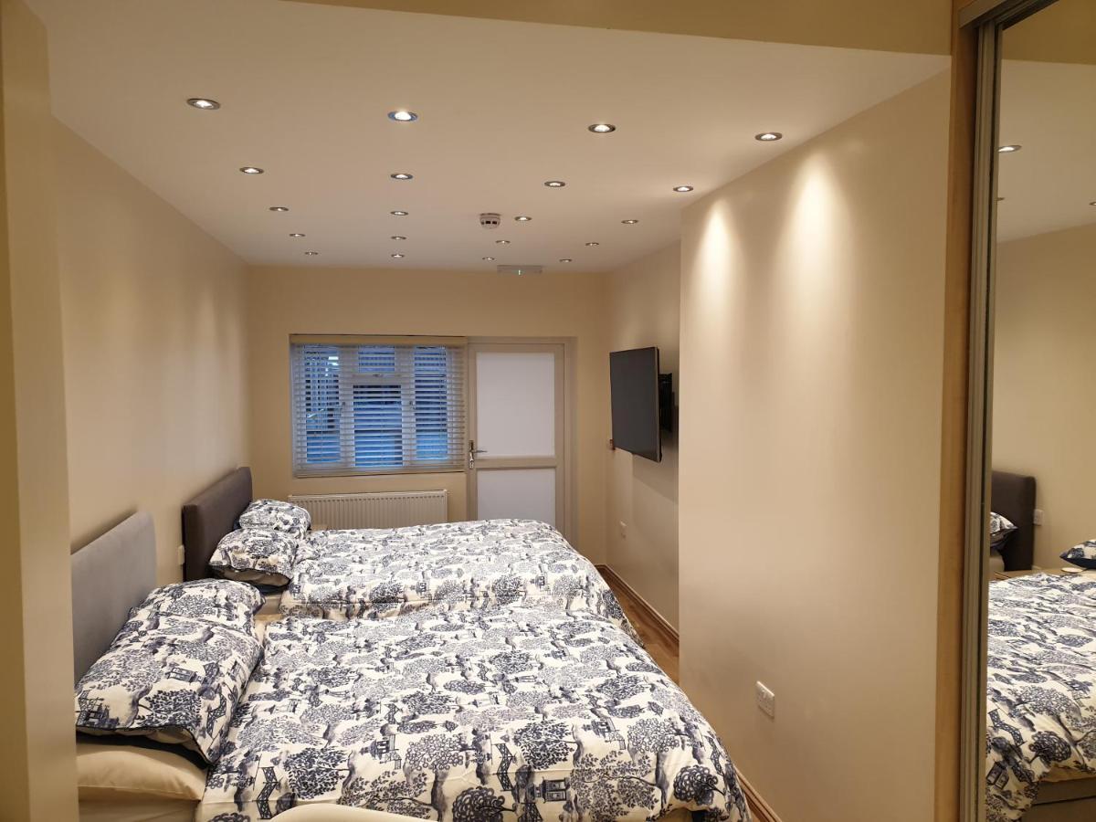 London Luxury Apartments 4 Min Walk From Ilford Station, With Free Parking Free Wifi Экстерьер фото