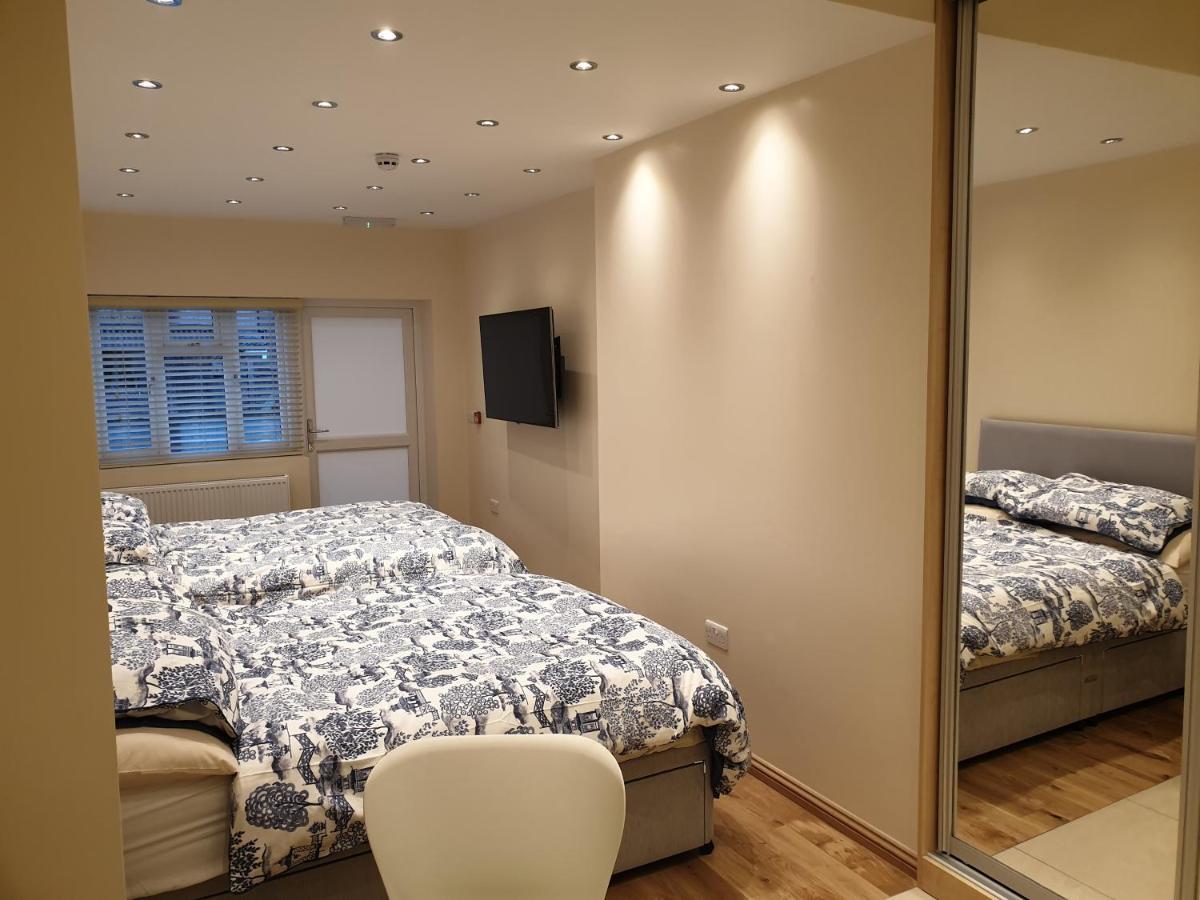 London Luxury Apartments 4 Min Walk From Ilford Station, With Free Parking Free Wifi Экстерьер фото