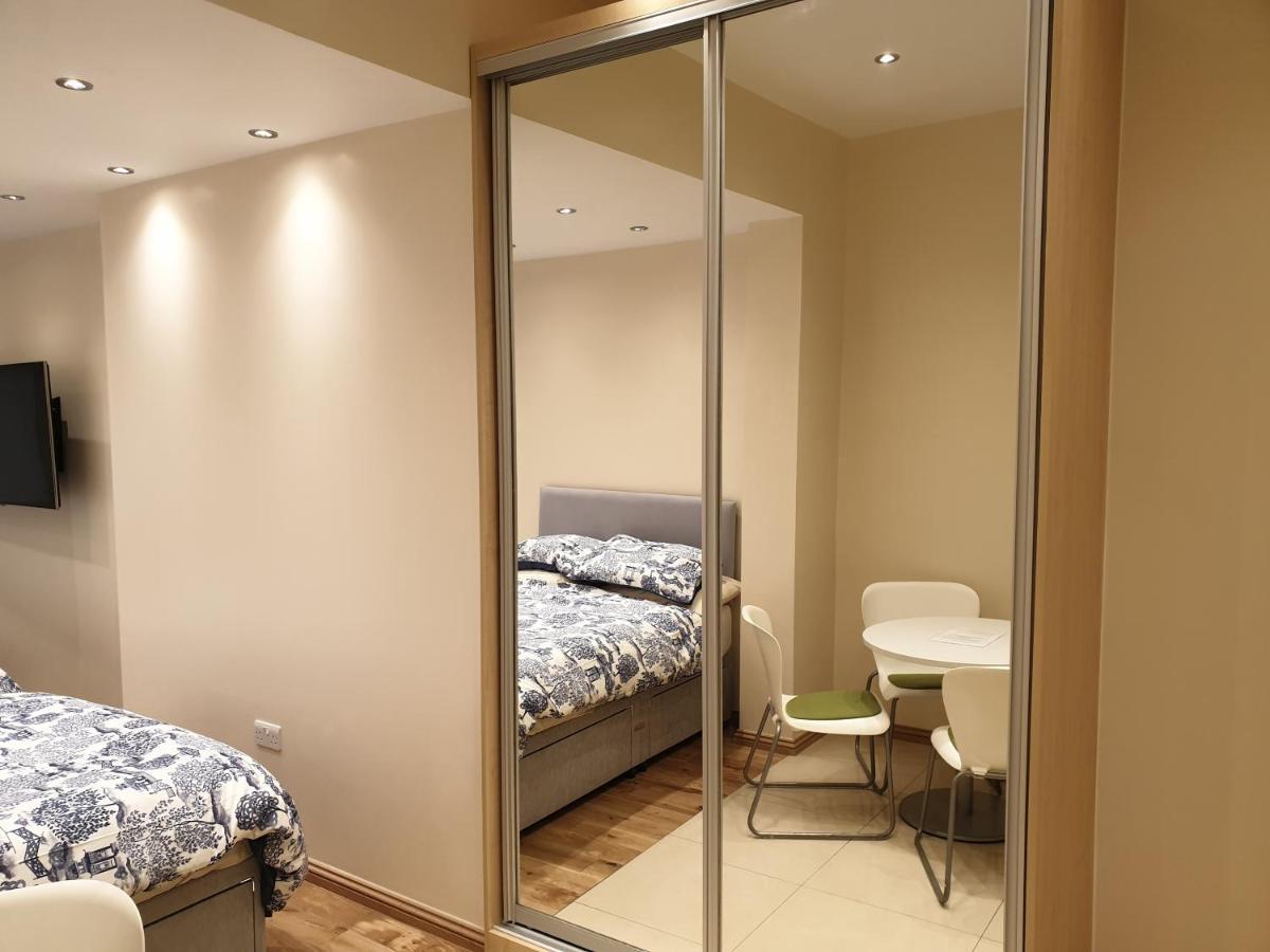 London Luxury Apartments 4 Min Walk From Ilford Station, With Free Parking Free Wifi Экстерьер фото