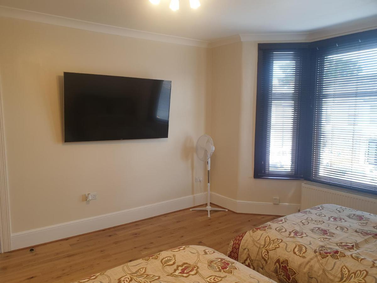 London Luxury Apartments 4 Min Walk From Ilford Station, With Free Parking Free Wifi Экстерьер фото