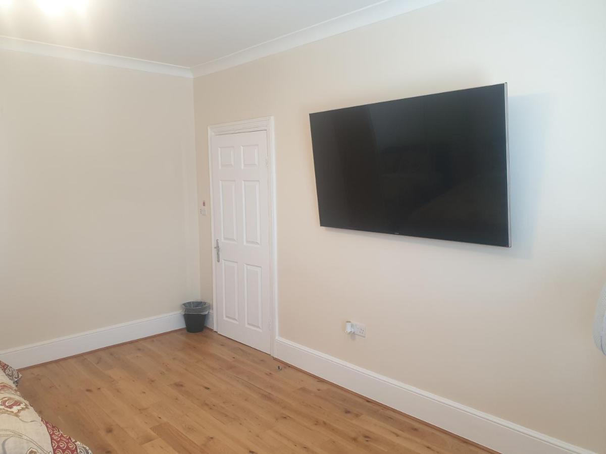 London Luxury Apartments 4 Min Walk From Ilford Station, With Free Parking Free Wifi Экстерьер фото