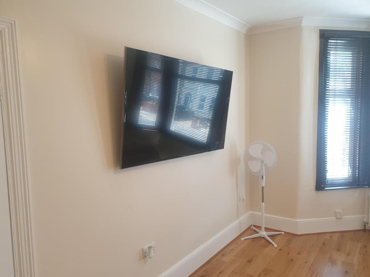 London Luxury Apartments 4 Min Walk From Ilford Station, With Free Parking Free Wifi Экстерьер фото